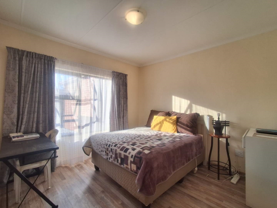 To Let 3 Bedroom Property for Rent in Helderkruin Gauteng