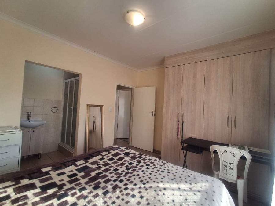 To Let 3 Bedroom Property for Rent in Helderkruin Gauteng
