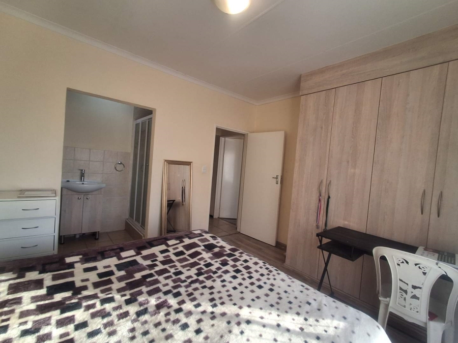 To Let 3 Bedroom Property for Rent in Helderkruin Gauteng