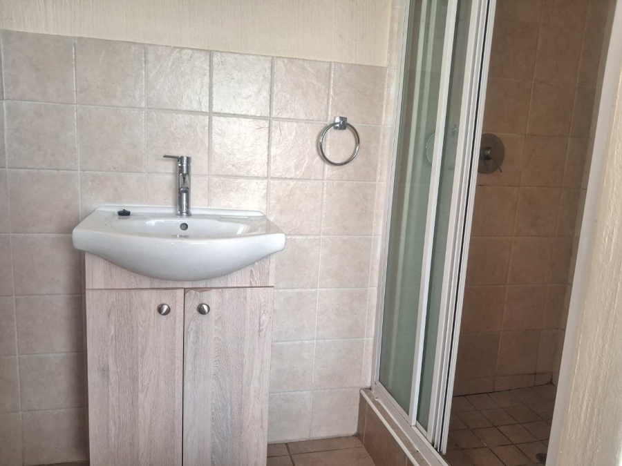 To Let 3 Bedroom Property for Rent in Helderkruin Gauteng