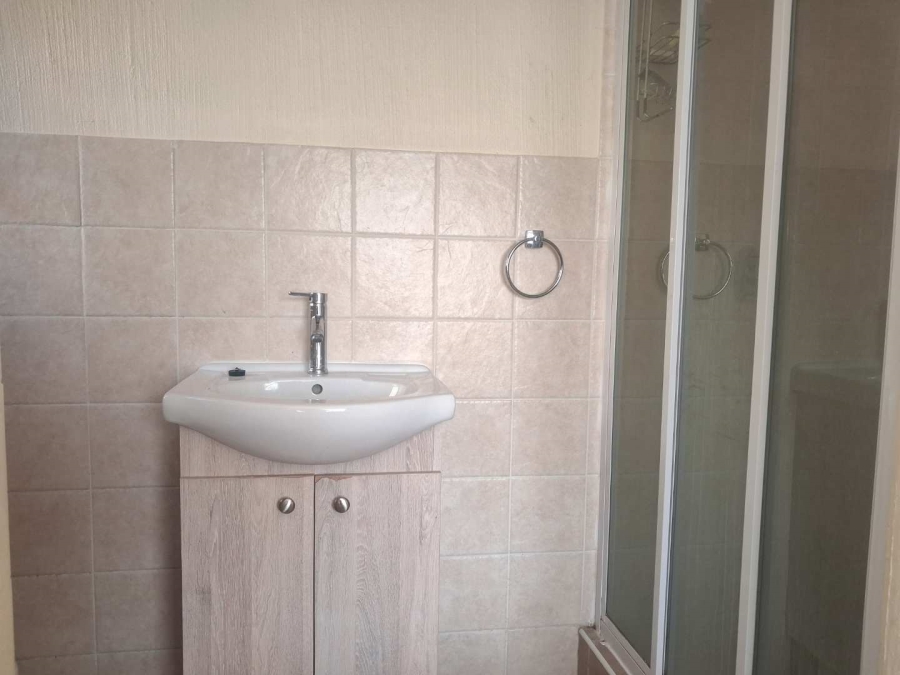 To Let 3 Bedroom Property for Rent in Helderkruin Gauteng