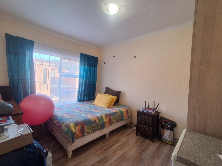 To Let 3 Bedroom Property for Rent in Helderkruin Gauteng
