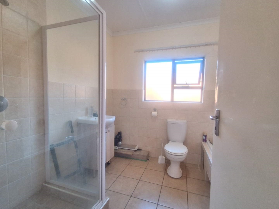 To Let 3 Bedroom Property for Rent in Helderkruin Gauteng