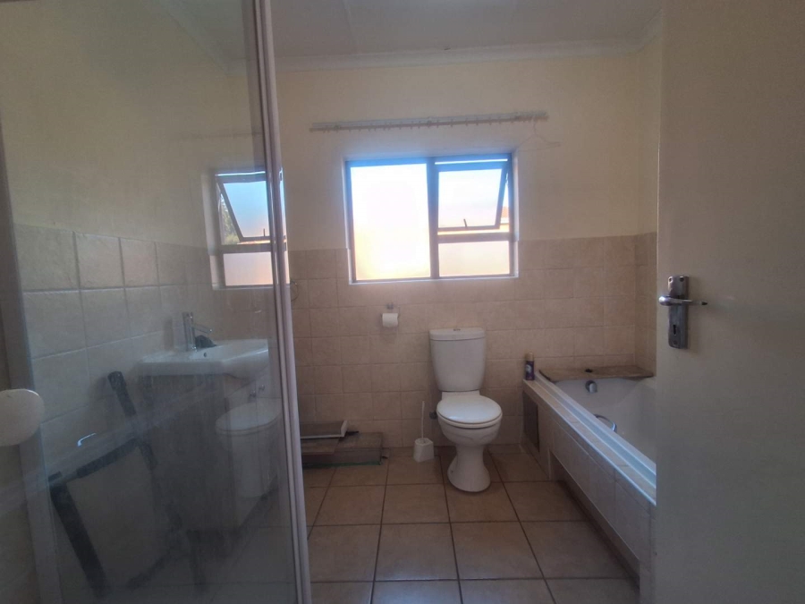 To Let 3 Bedroom Property for Rent in Helderkruin Gauteng