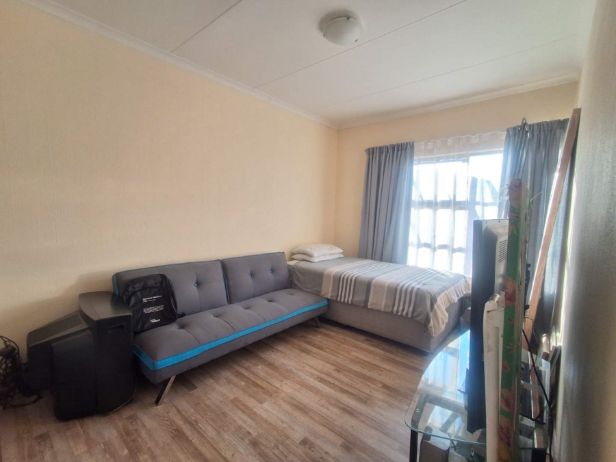 To Let 3 Bedroom Property for Rent in Helderkruin Gauteng