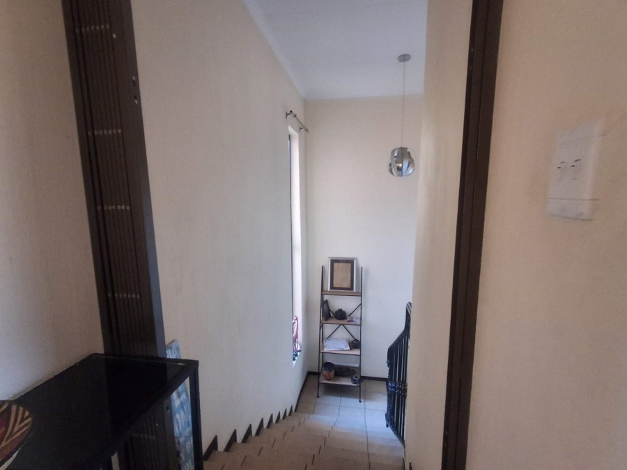 To Let 3 Bedroom Property for Rent in Helderkruin Gauteng