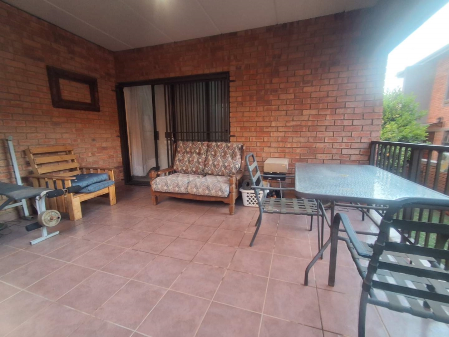 To Let 3 Bedroom Property for Rent in Helderkruin Gauteng