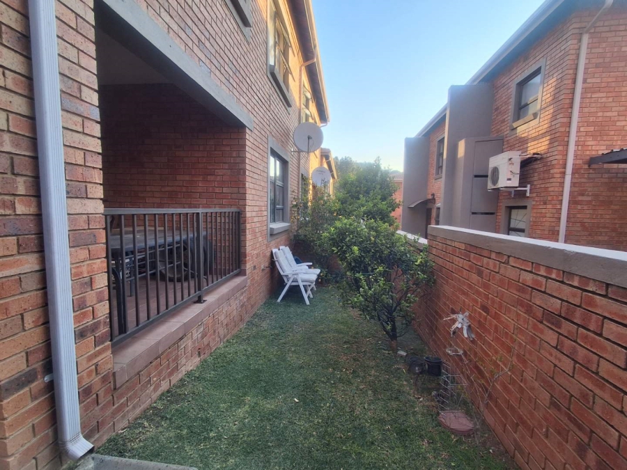 To Let 3 Bedroom Property for Rent in Helderkruin Gauteng