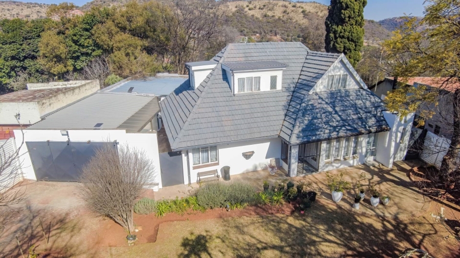 4 Bedroom Property for Sale in Mondeor Gauteng
