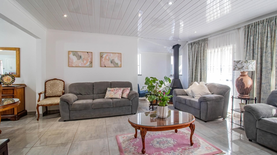 4 Bedroom Property for Sale in Mondeor Gauteng