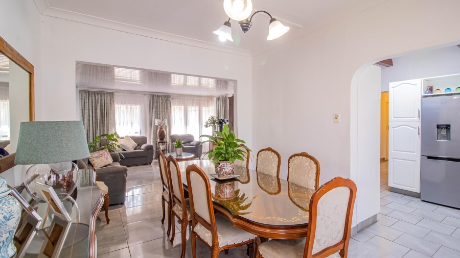 4 Bedroom Property for Sale in Mondeor Gauteng
