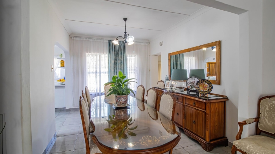 4 Bedroom Property for Sale in Mondeor Gauteng