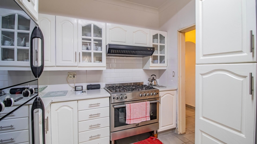 4 Bedroom Property for Sale in Mondeor Gauteng