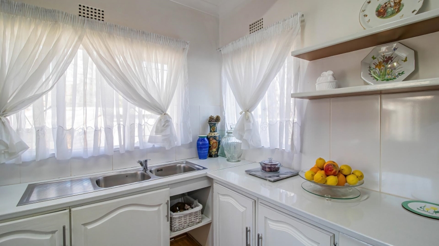 4 Bedroom Property for Sale in Mondeor Gauteng