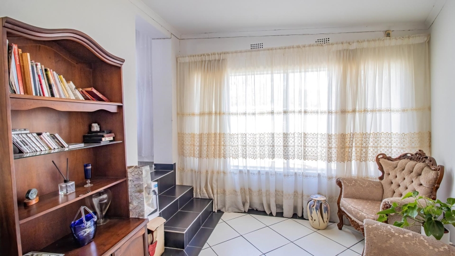 4 Bedroom Property for Sale in Mondeor Gauteng