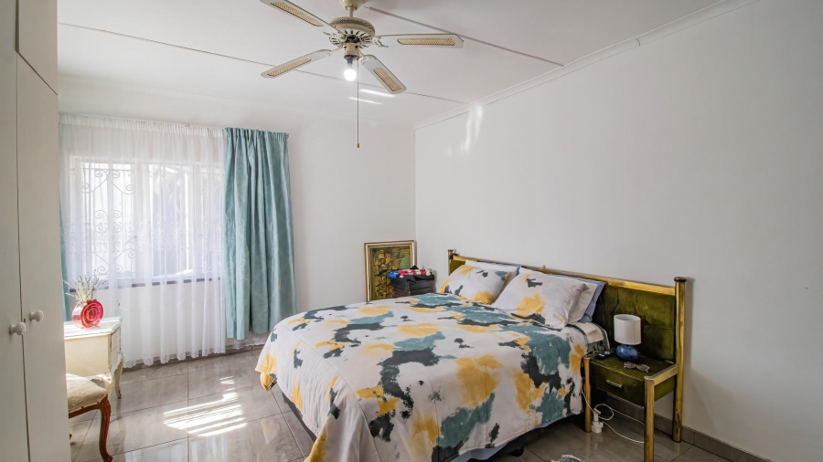 4 Bedroom Property for Sale in Mondeor Gauteng