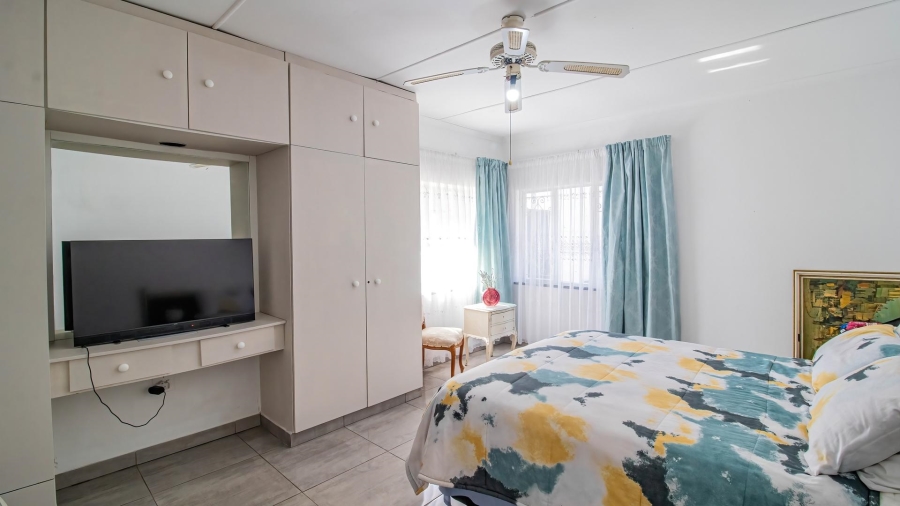 4 Bedroom Property for Sale in Mondeor Gauteng