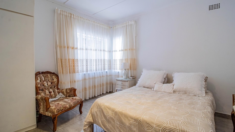 4 Bedroom Property for Sale in Mondeor Gauteng
