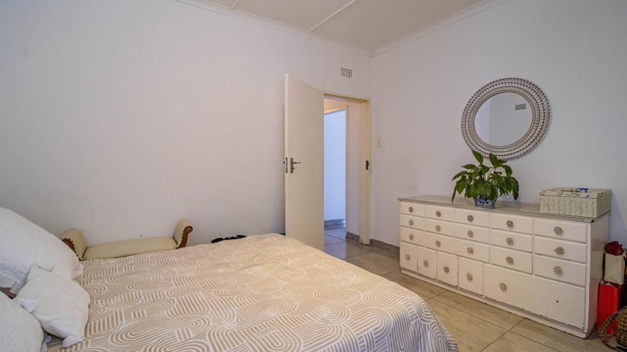 4 Bedroom Property for Sale in Mondeor Gauteng