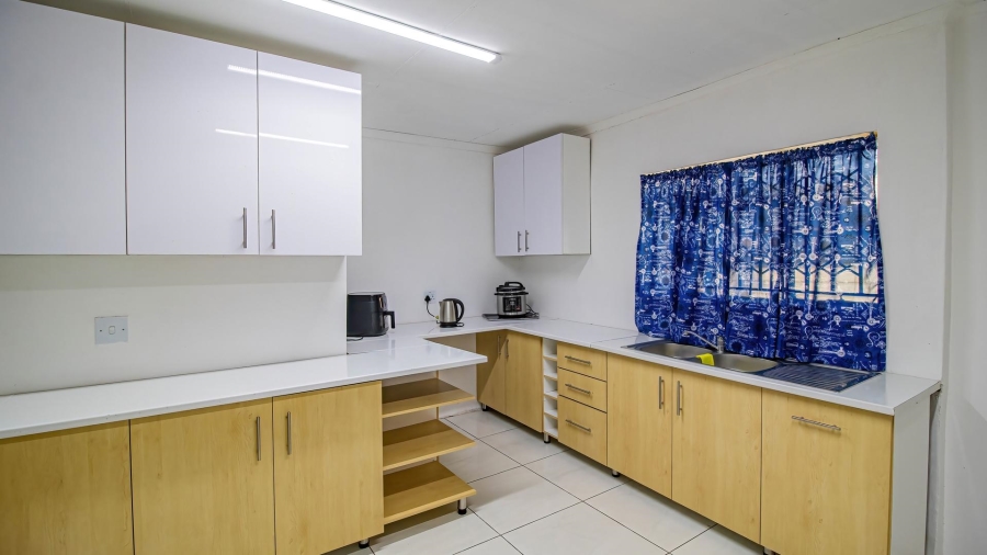 4 Bedroom Property for Sale in Mondeor Gauteng