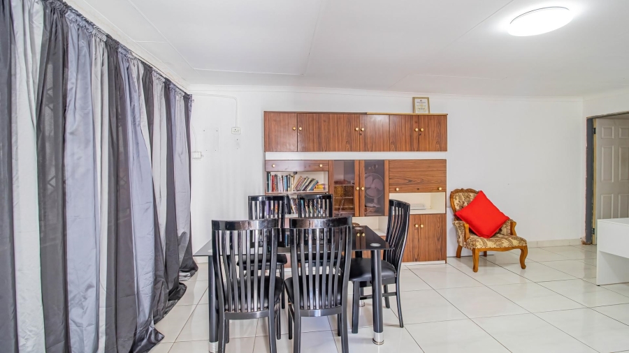 4 Bedroom Property for Sale in Mondeor Gauteng