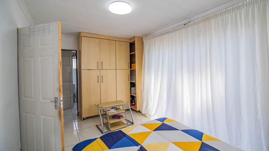 4 Bedroom Property for Sale in Mondeor Gauteng