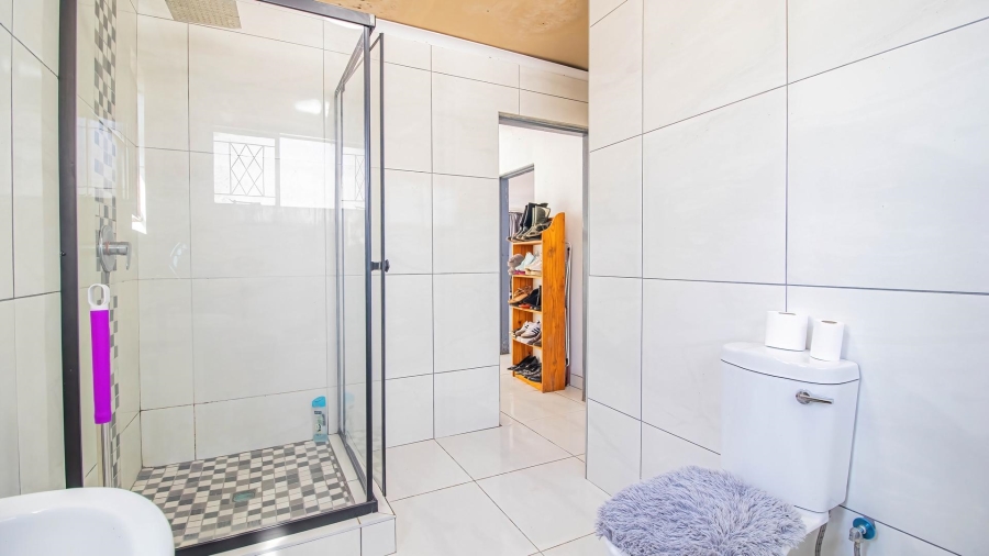 4 Bedroom Property for Sale in Mondeor Gauteng