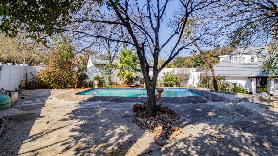 4 Bedroom Property for Sale in Mondeor Gauteng