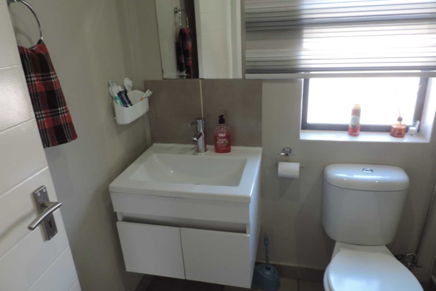 1 Bedroom Property for Sale in Albertsdal Gauteng