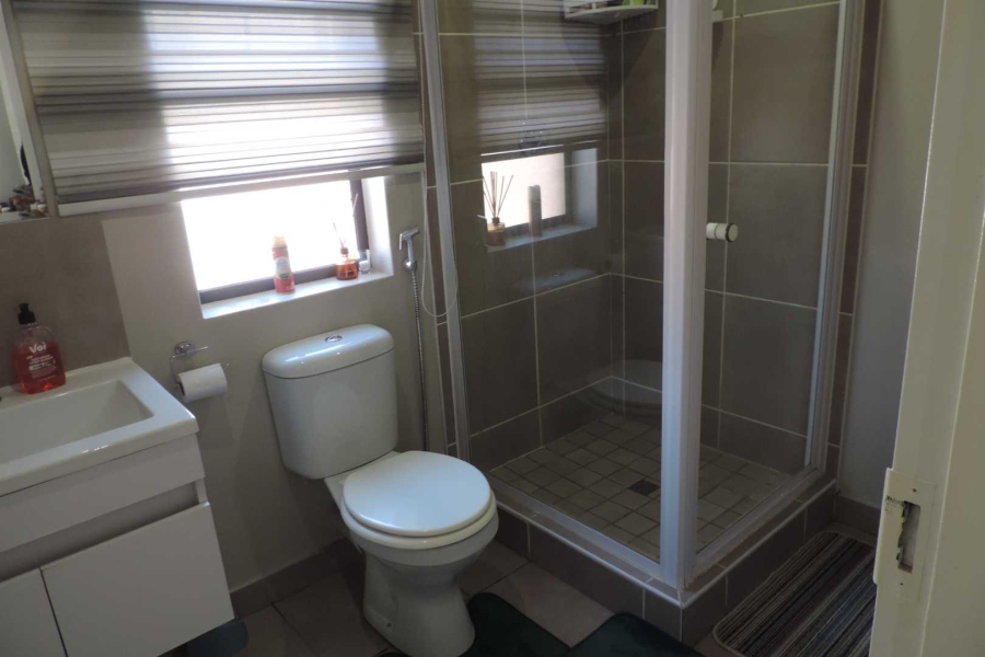 1 Bedroom Property for Sale in Albertsdal Gauteng