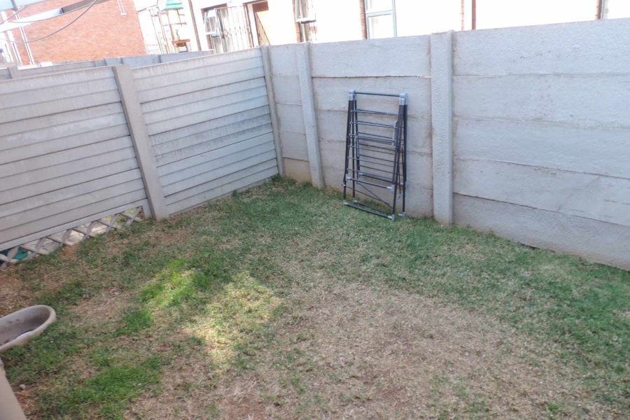 1 Bedroom Property for Sale in Albertsdal Gauteng