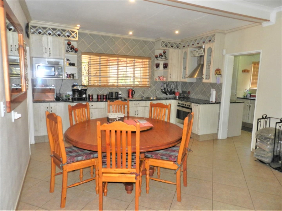 9 Bedroom Property for Sale in Hekpoort Gauteng