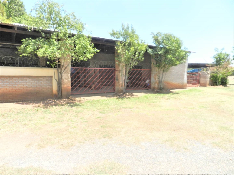 9 Bedroom Property for Sale in Hekpoort Gauteng