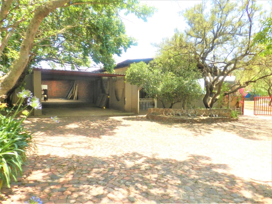 9 Bedroom Property for Sale in Hekpoort Gauteng