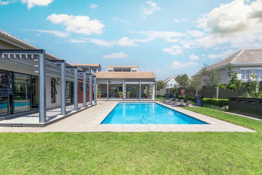 To Let 2 Bedroom Property for Rent in Fourways Gauteng