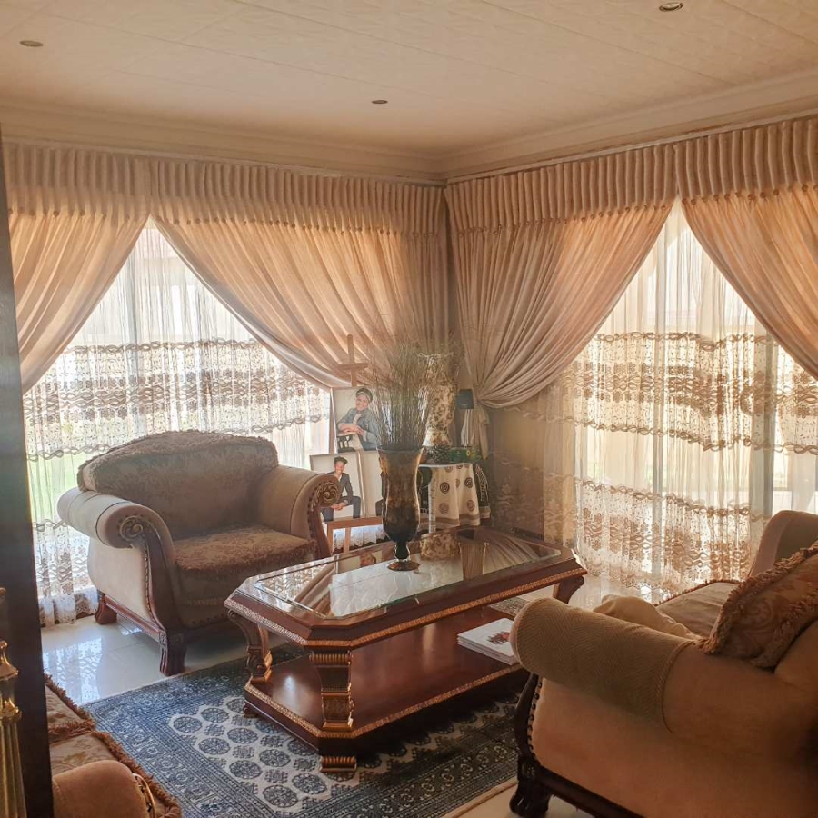 To Let 5 Bedroom Property for Rent in Silver Lakes Gauteng