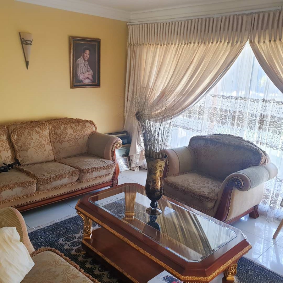 To Let 5 Bedroom Property for Rent in Silver Lakes Gauteng