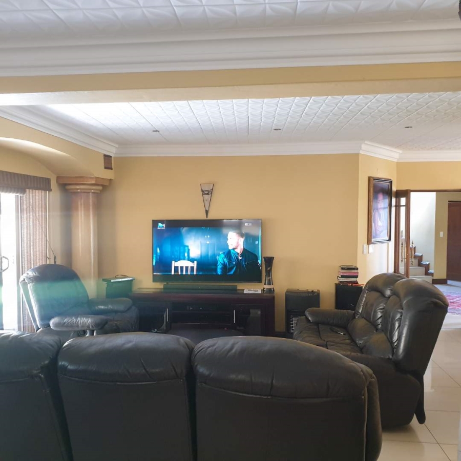 To Let 5 Bedroom Property for Rent in Silver Lakes Gauteng