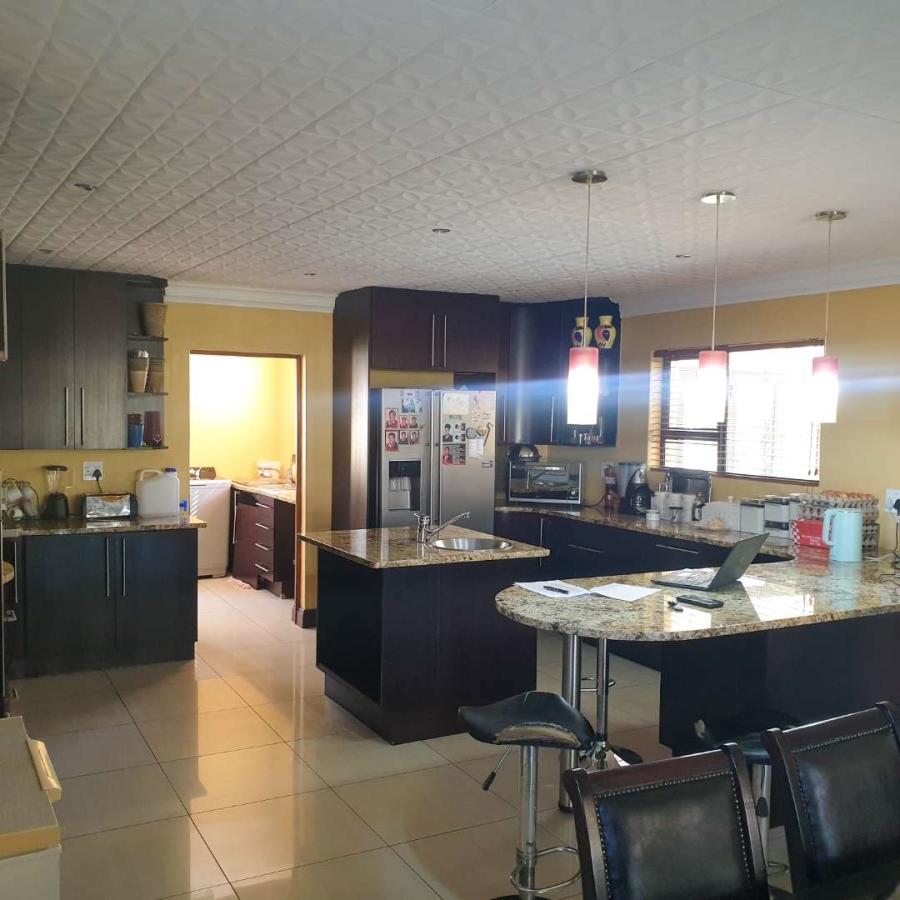 To Let 5 Bedroom Property for Rent in Silver Lakes Gauteng