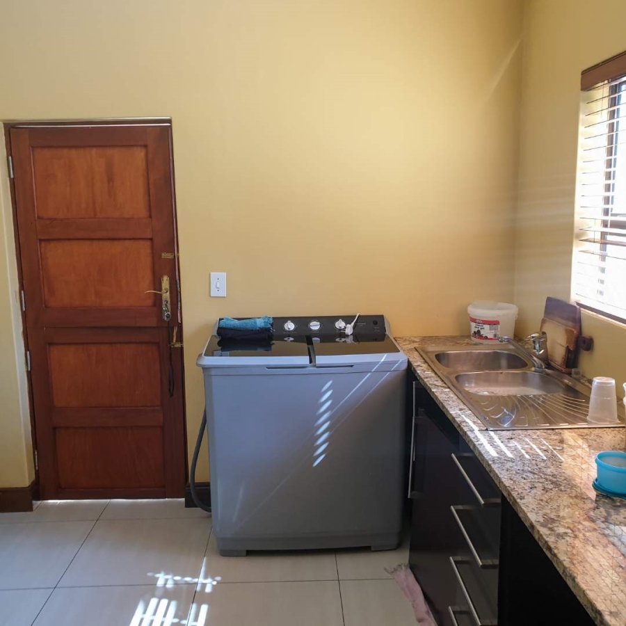 To Let 5 Bedroom Property for Rent in Silver Lakes Gauteng