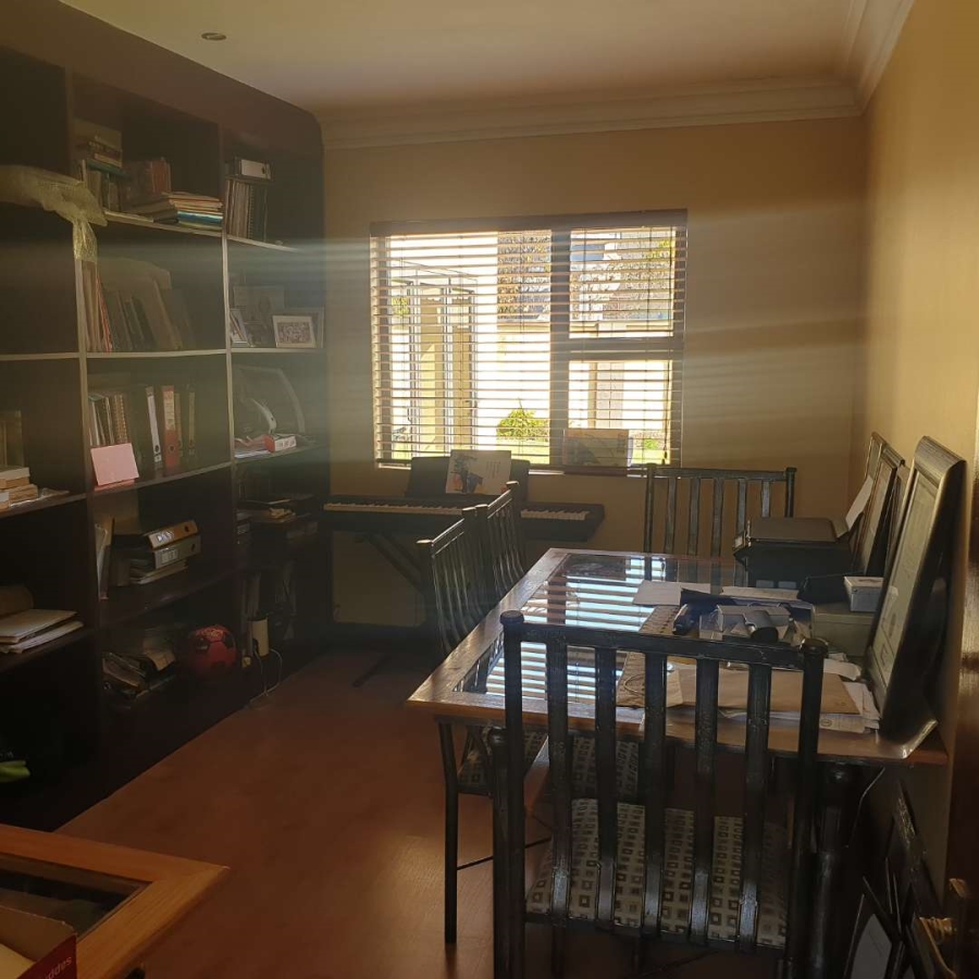 To Let 5 Bedroom Property for Rent in Silver Lakes Gauteng