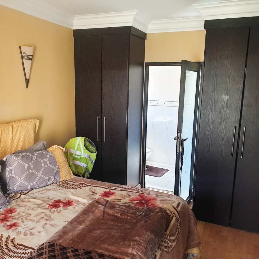 To Let 5 Bedroom Property for Rent in Silver Lakes Gauteng
