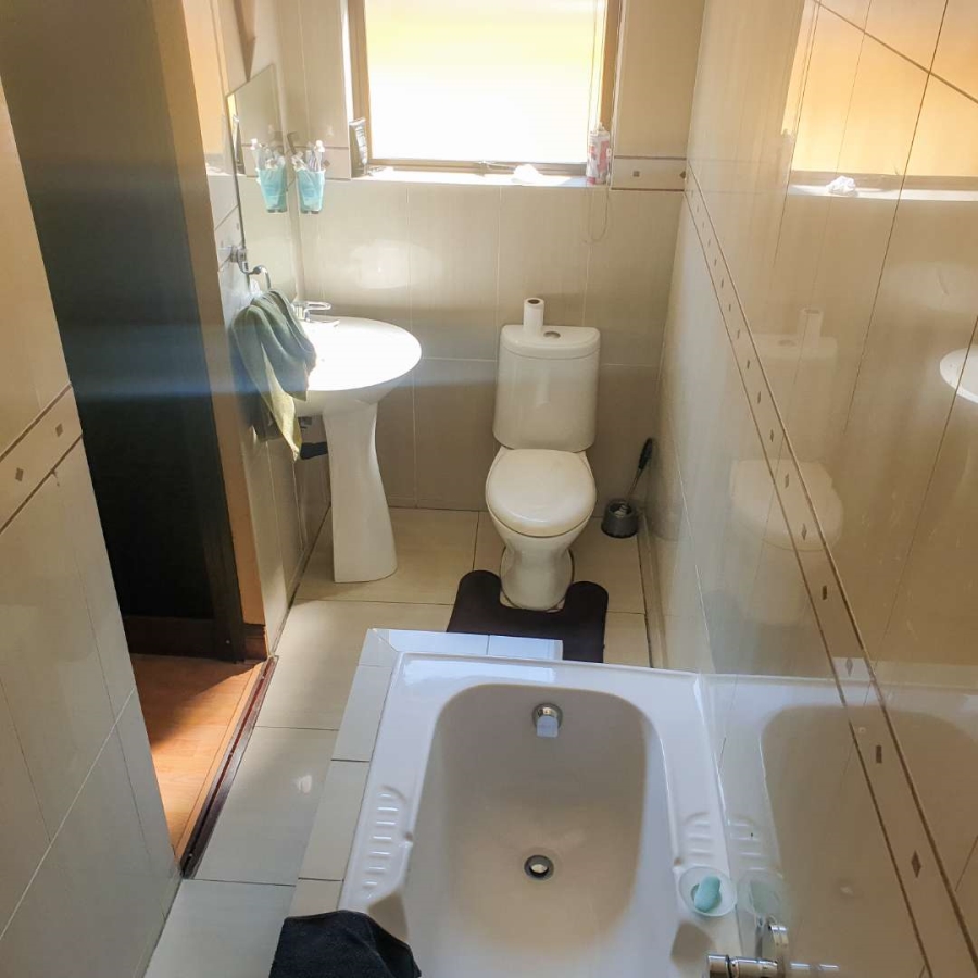 To Let 5 Bedroom Property for Rent in Silver Lakes Gauteng