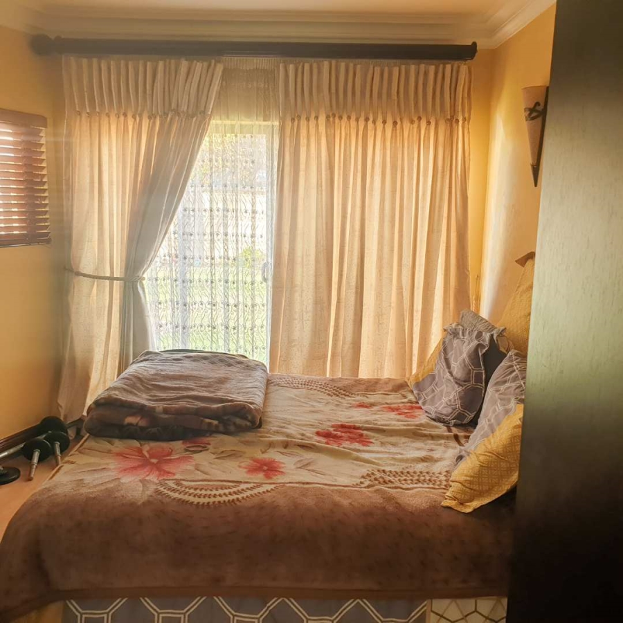 To Let 5 Bedroom Property for Rent in Silver Lakes Gauteng