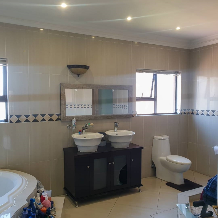 To Let 5 Bedroom Property for Rent in Silver Lakes Gauteng