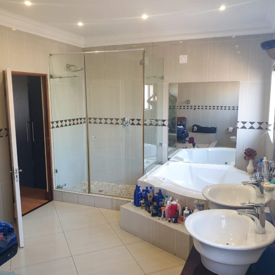 To Let 5 Bedroom Property for Rent in Silver Lakes Gauteng