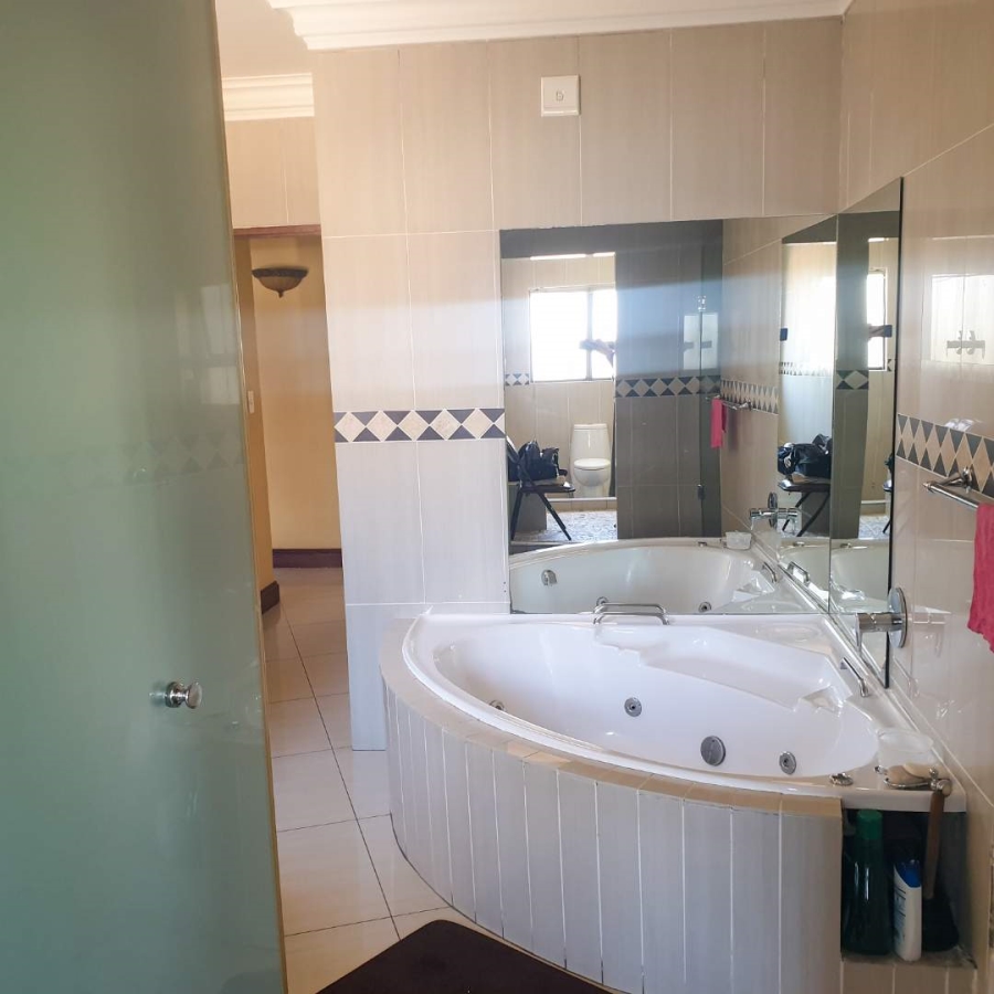 To Let 5 Bedroom Property for Rent in Silver Lakes Gauteng