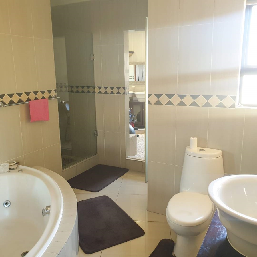 To Let 5 Bedroom Property for Rent in Silver Lakes Gauteng
