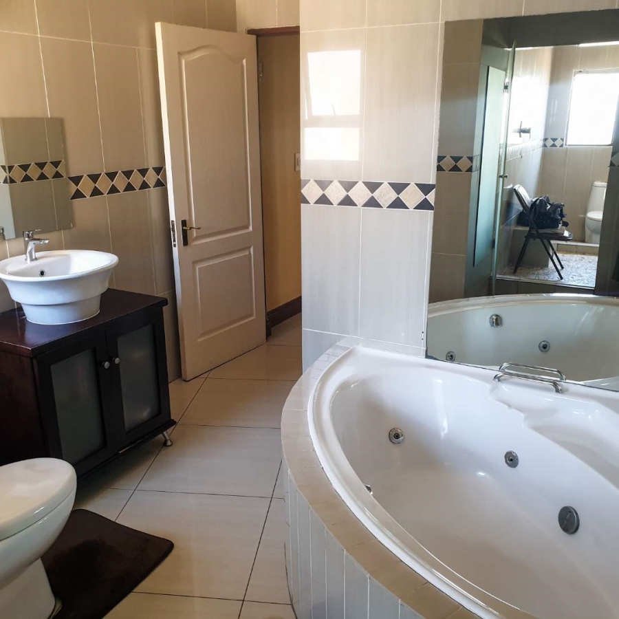 To Let 5 Bedroom Property for Rent in Silver Lakes Gauteng
