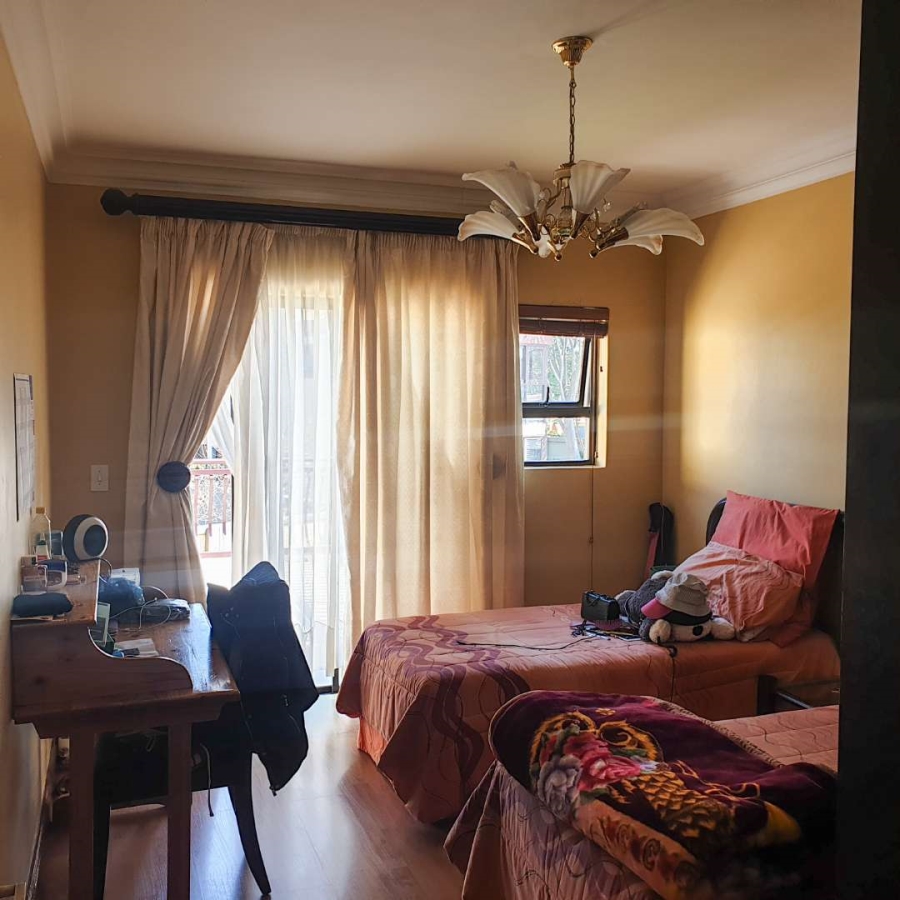 To Let 5 Bedroom Property for Rent in Silver Lakes Gauteng